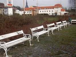Sonnenbnke an der Wasserburg-Ruine